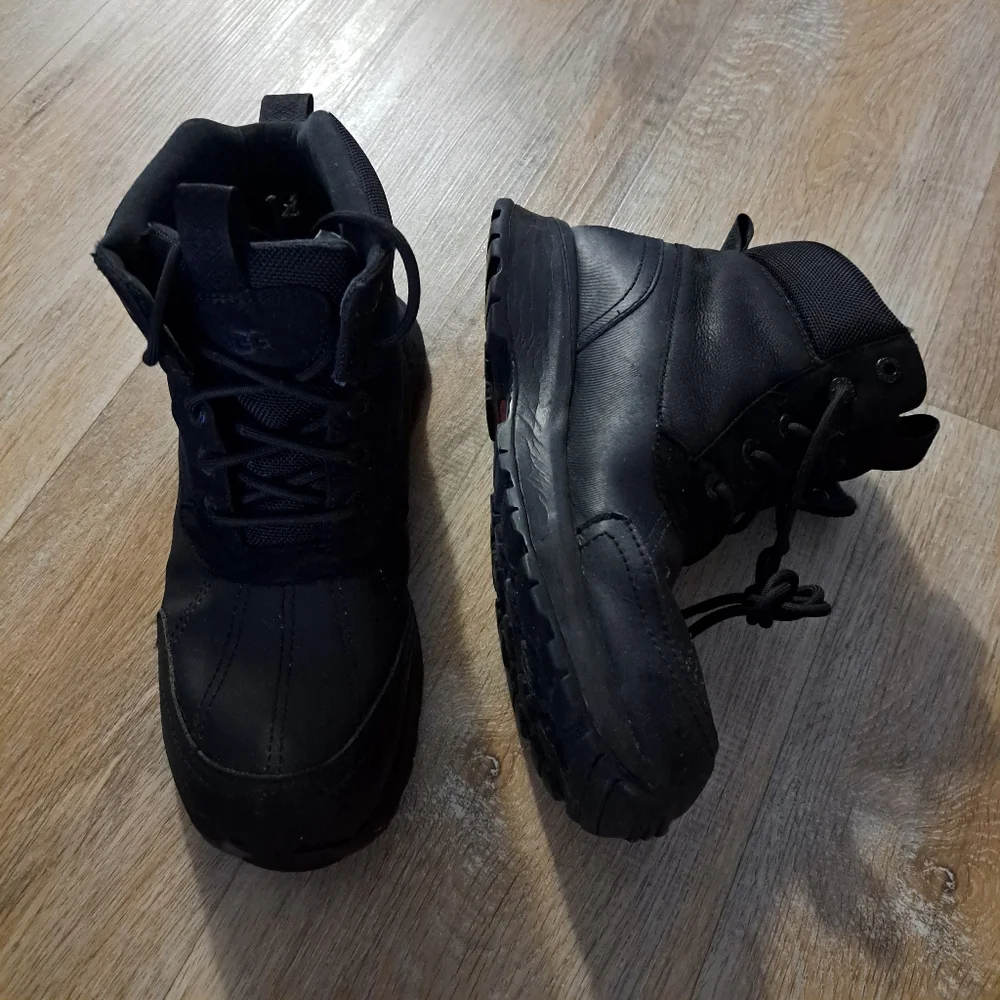 UGG Men's Emmett Duck Winter Cold Weather Snow Black Boots Size 8